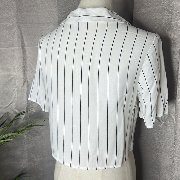 H&M Women's Striped Button Shirt Crop Top Black & White Sz Extra Small - Picture 6 of 9